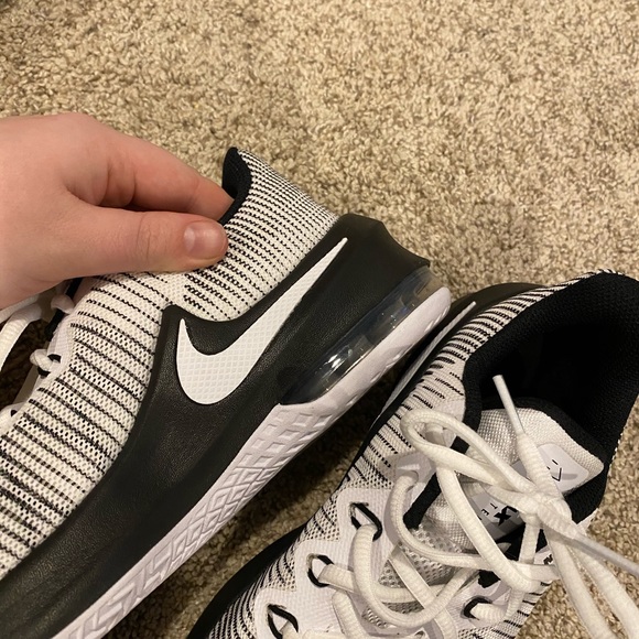 Nike tennis shoes - Picture 4 of 4